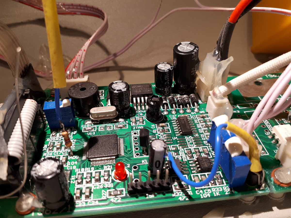 Closeup of the mounting on controller PCB