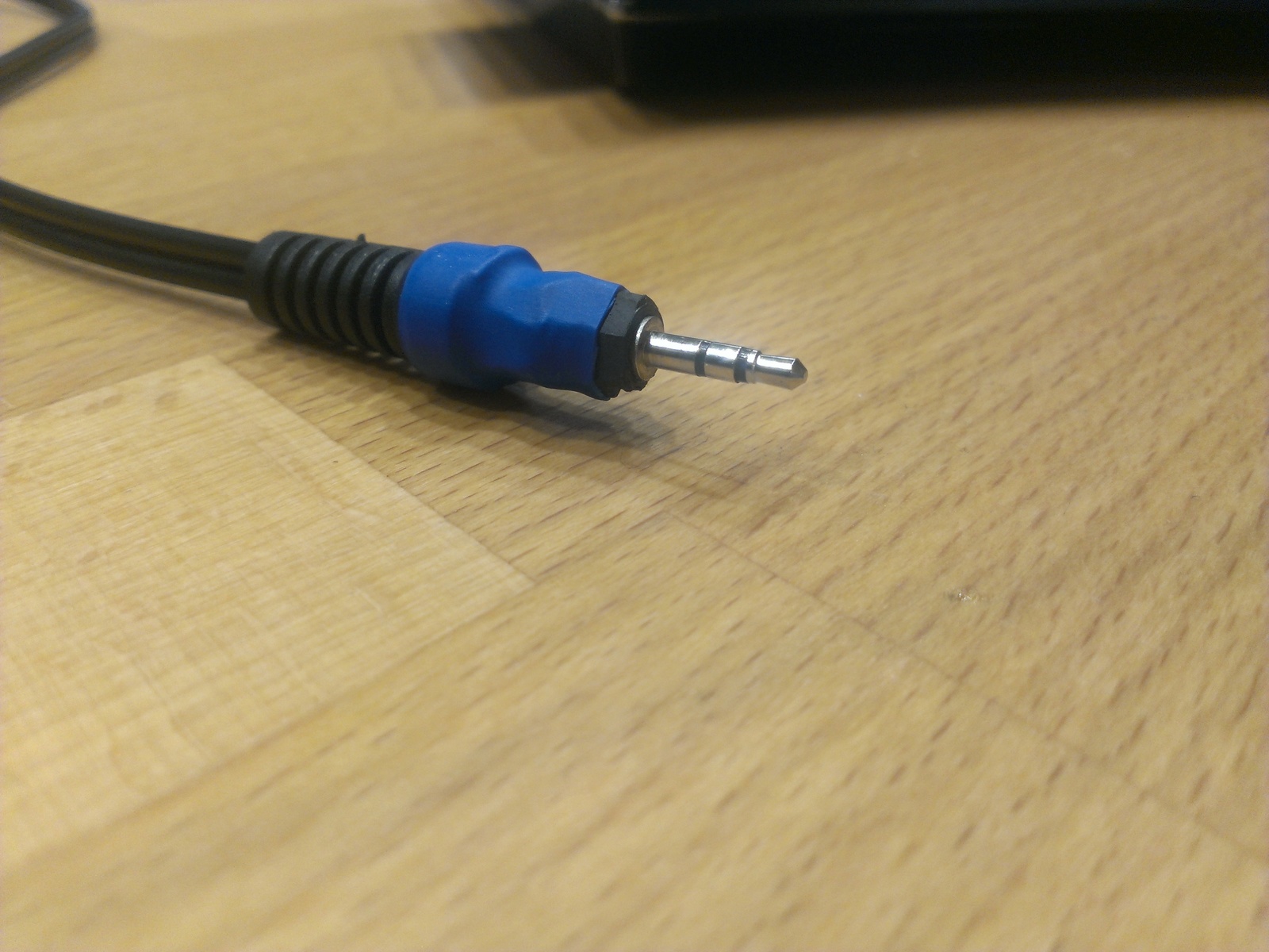 2,5mm stereo plug